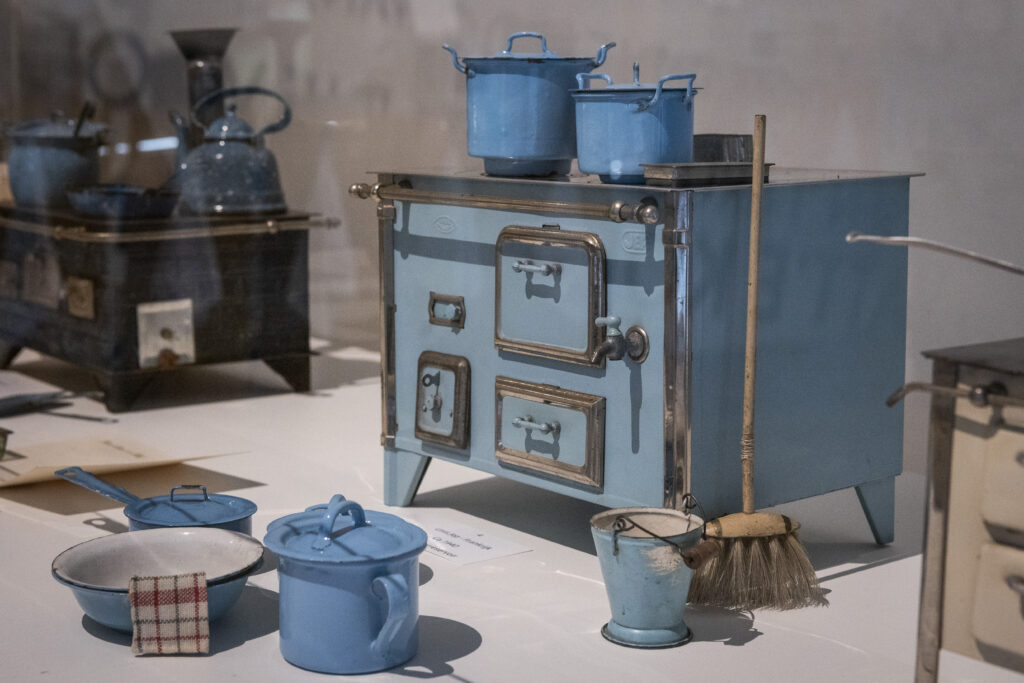 Aan Tafel in Museum STAAL